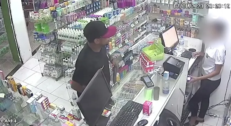 Homem rendeu funcionária com arma