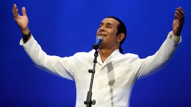 Elymar Santos se apresenta na Praça Orlando de Barros Pimentel