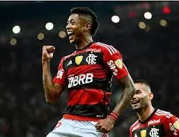 Flamengo negocia renovação de contrato com representantes do atacante Bruno Henrique