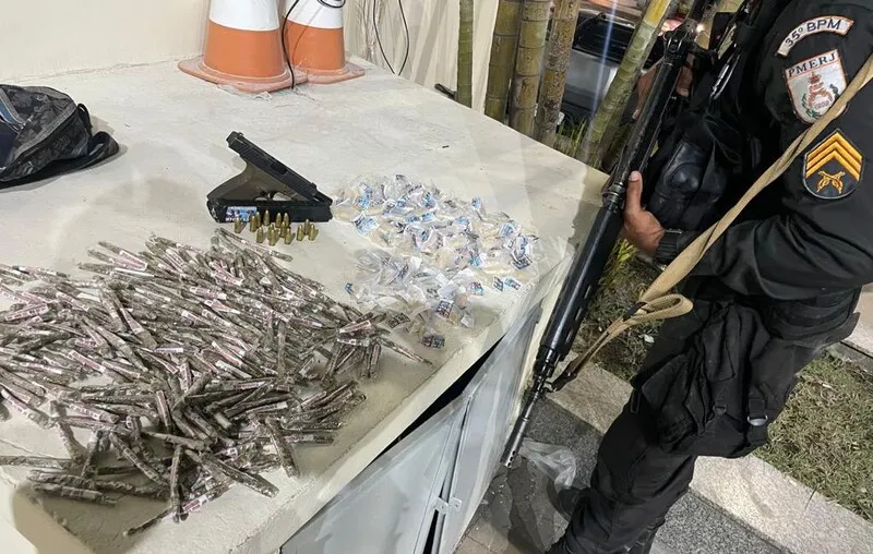 Cocaína, crack e maconha foram apreendidos por agentes