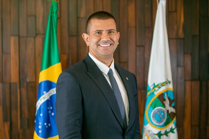 Douglas Ruas dos Santos, 34 anos, foi eleito para a sua primeira legislatura, como o segundo deputado estadual mais votado do Estado do Rio de Janeiro, com 175.977 mil votos