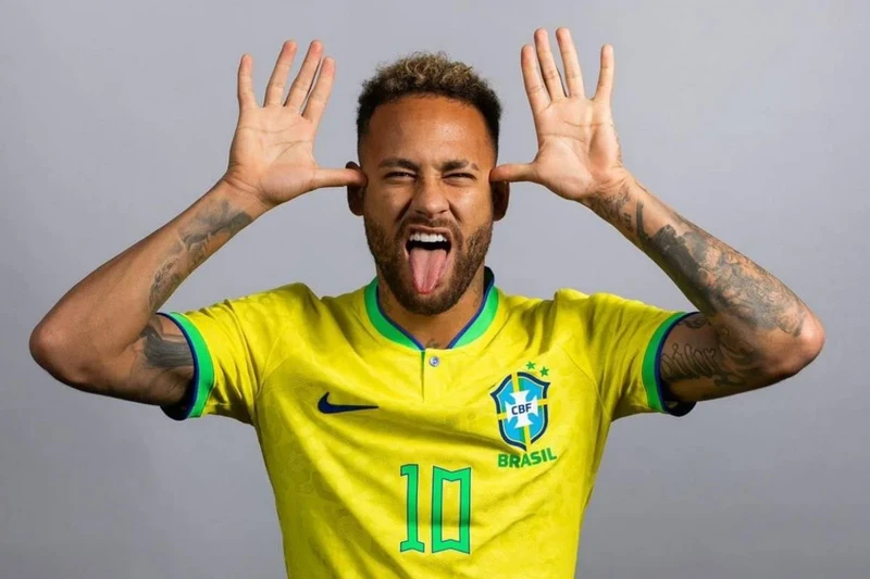 Neymar deve realizar exames médicos nesta segunda (14)