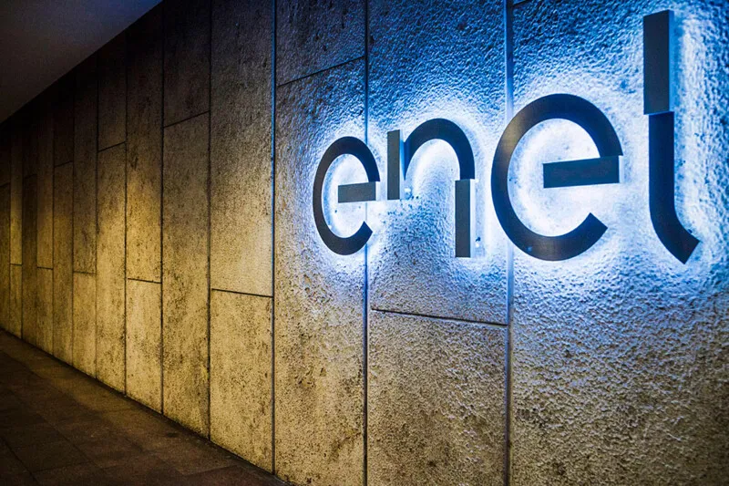 No local, os técnicos encontraram ligações diretas na rede da Enel, sem passar por aparelho de medição de consumo