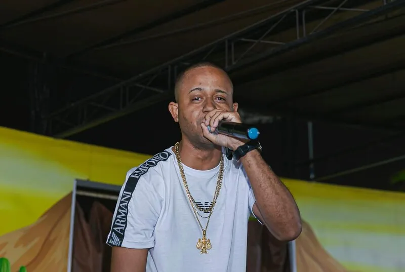 Dom Walker tem também uma produtora musical independente, chamada 4FourNaipes