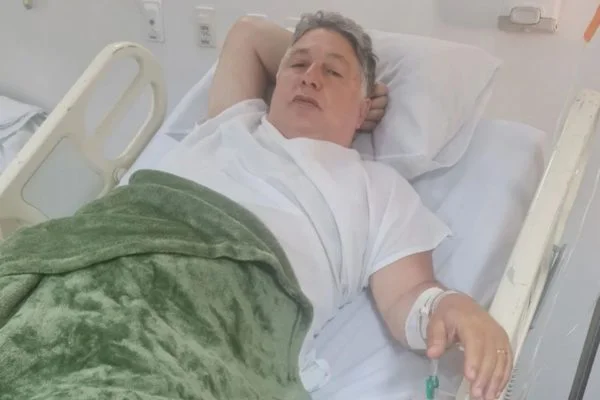 Garotinho já tratava pneumonia em casa, mas precisou ser internado em hospital em Campos