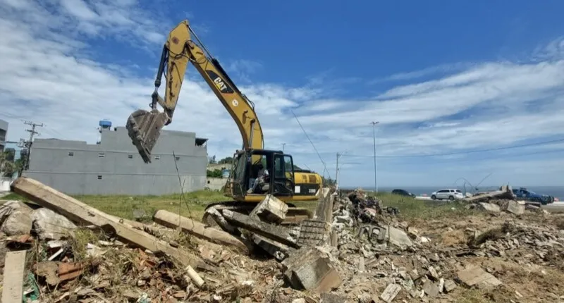 O objetivo foi de coibir o avanço das obras sem a licença permitida