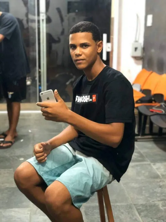 Victor estava em casa com companheira grávida no dia do crime, de acordo com relato da família
