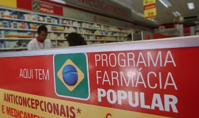 A partir de agora, os 55 milhões de brasileiros beneficiários do programa Bolsa Família poderão retirar gratuitamente todos os 40 medicamentos