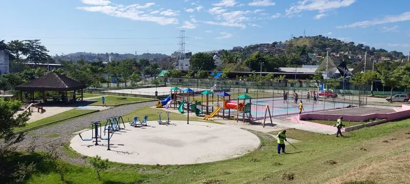 Local oferece um espaço poliesportivo