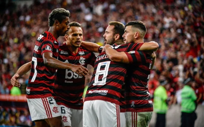 Flamengo lidera o campeonato com sete pontos