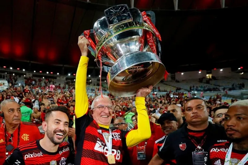 Dorival não teve seu contrato renovado no clube mesmo após vencer a Copa do Brasil e Libertadores