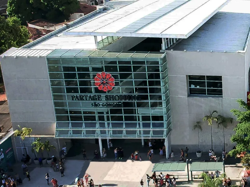 Shoppings funcionam em horário especial durante feriadão