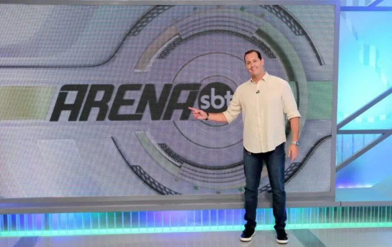 Benjamin Back apresentava o programa "Arena TV"