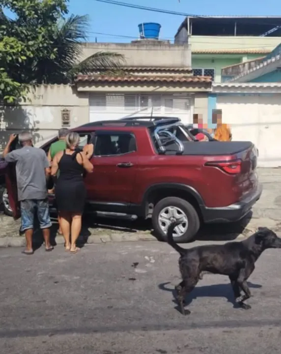 Jorge foi socorrido por moradores da rua, dentro do seu próprio carro