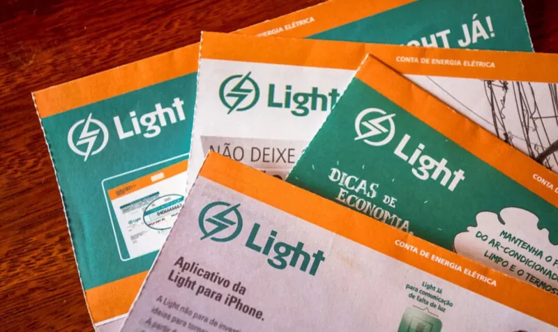 Os consumidores conectados ao sistema elétrico nacional não pagam taxa adicional nas contas de luz há mais de um ano