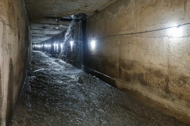 A empresa vencedora vai realizar obras nas comportas da galeria, jateamento de concreto para proteção em volta das paredes e no teto e a concretagem no fundo do túnel