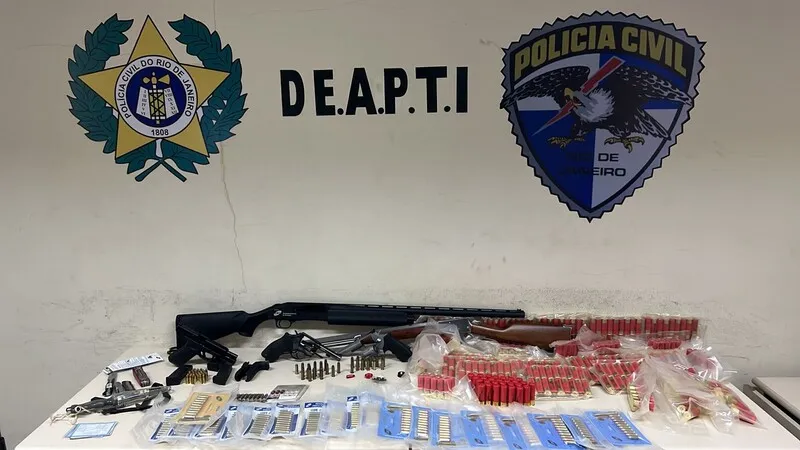 O idoso relatou que o filho possuía várias armas em casa