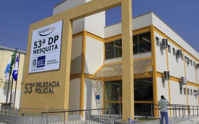 O acusado foi levado para a Delegacia de Mesquita, na Baixada Fluminense