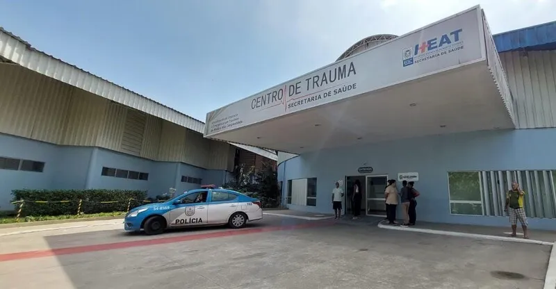 A vítima foi encaminhada ao Hospital Estadual Alberto Torres (Heat) em estado grave