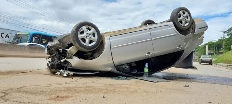 Âpesar da gravidade do acidente, motorista não se machucou