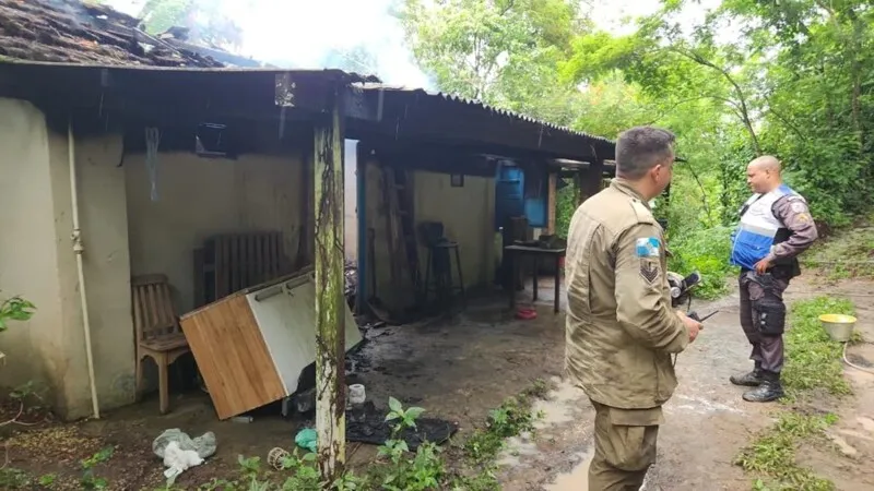 Incêndio aconteceu em templo localizado na Vila Progresso, na região de Pendotiba, Niterói