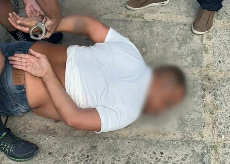 Procurado há meses, acusado foi encontrado na praia da Barra da Tijuca neste domingo (12/02_