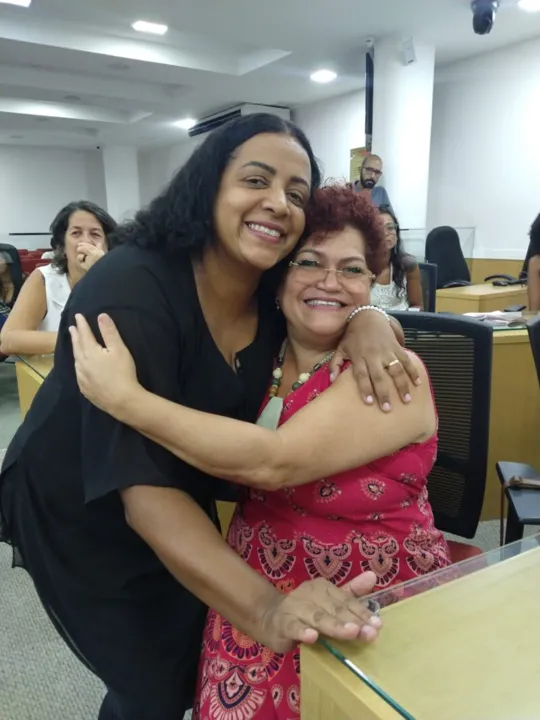 As escritoras Ivana Martins e Ray Santana receberam moção honrosa representando o coletivo 'Escritoras Vivas', de São Gonçalo