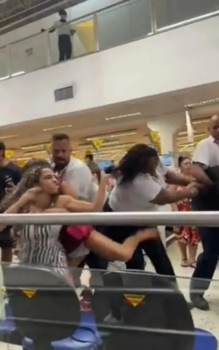 Mulheres agrediram a equipe de segurança do supermercado após furto na Zona Norte do Rio