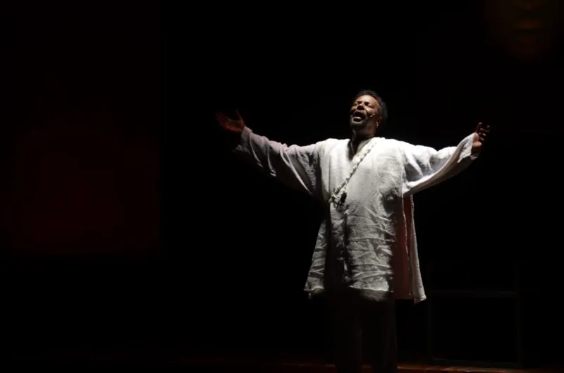Altay é autor e compositor da apresentação e está de volta aos palcos com um concerto solo dirigido por Jayme Periard