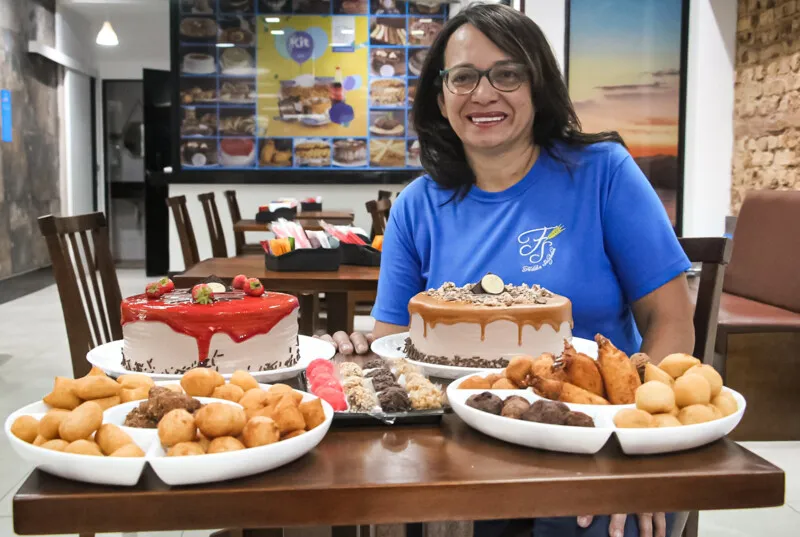 Craques do futebol 'viram' cardápio na Invictos Burguer, na