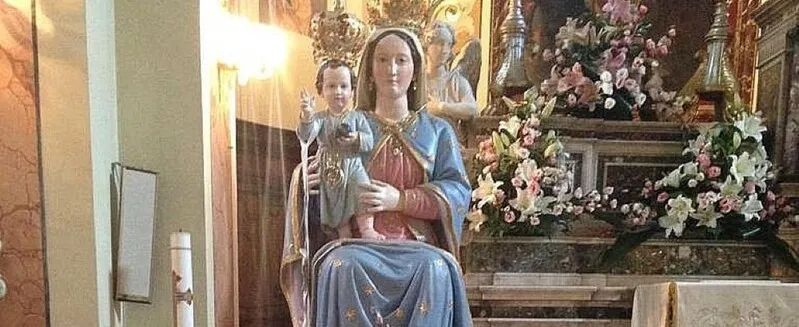 Produzida por especialistas em arte sacra de Nápoles, outra cidade italiana, será recebida e entronizada (ritual católico onde os fieis podem tocar na imagem