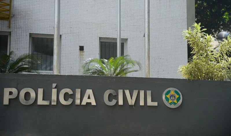Os presos foram levados para a Corregedoria da Polícia Civil do Rio