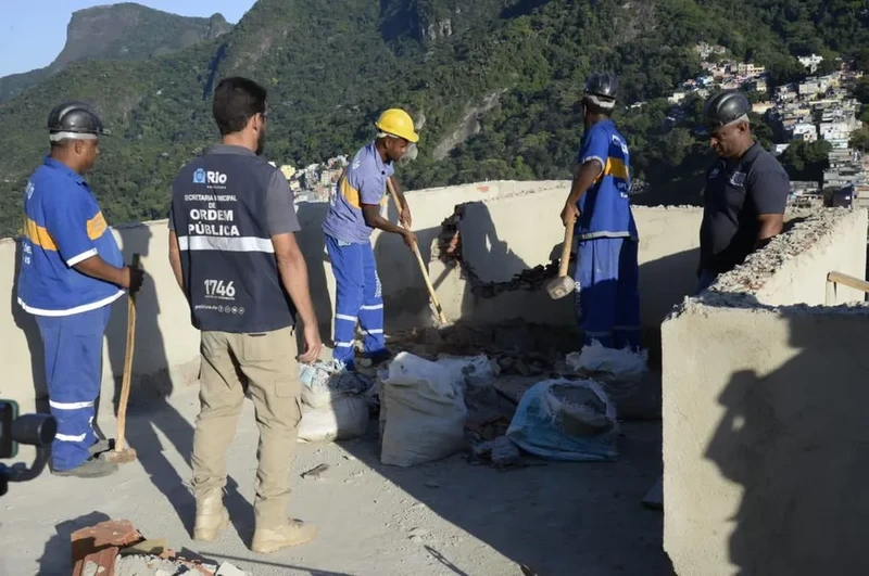 A obra não tinha autorização da prefeitura, era ilegalizável e colocava em risco quem fosse residir no local, além dos imóveis próximos