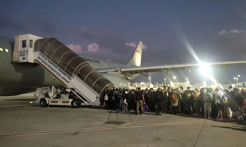 Avião pousou por volta das 2h40