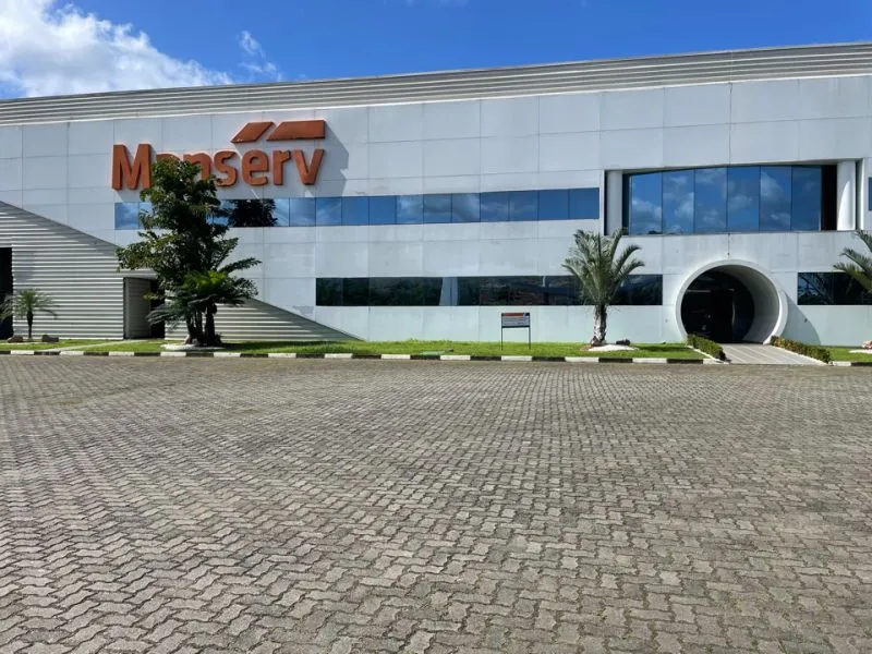 A Manserv é uma empresa brasileira com mais de 36 mil colaboradores e aproximadamente sete mil pontos de atendimento em todo o Brasil.