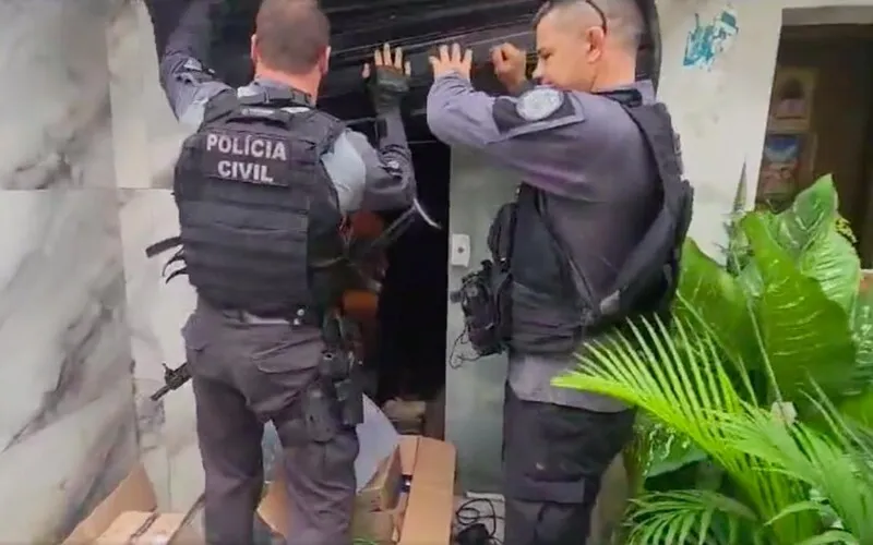 Quatro suspeitos foram apreendidos e levados para a Cidade da Polícia