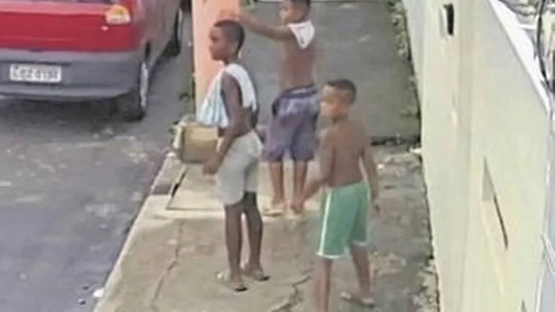 Após capturado, ele foi conduzido à sede da DRE, na Cidade da Polícia, na Zona Norte do Rio