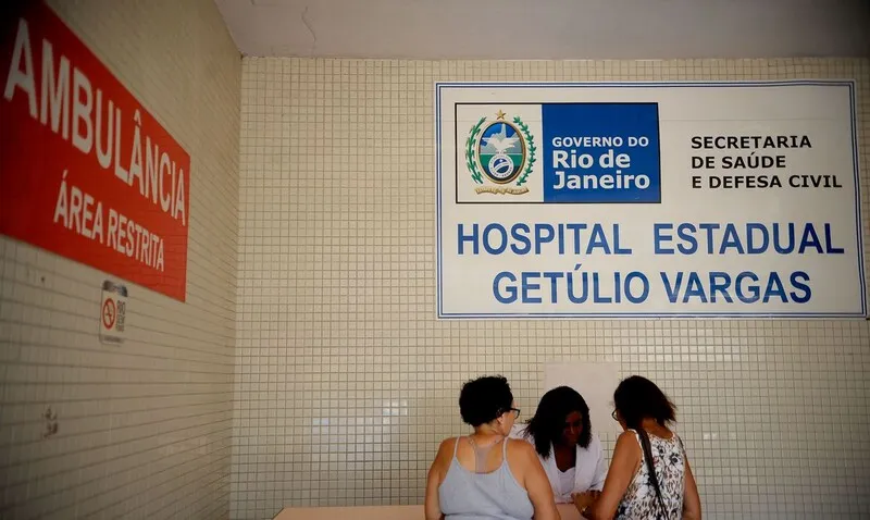 Jovem foi socorrido para o Hospital Estadual Getúlio Vargas, na Penha