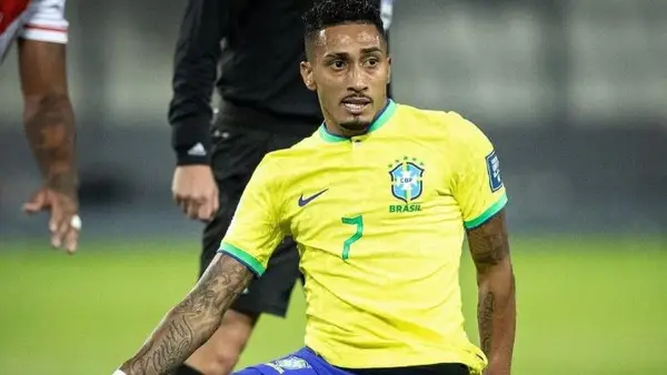 O atacante Raphinha foi desconvocado da Seleção