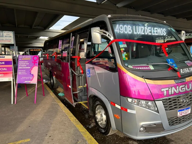 . Vale lembrar que não haverá redução no quadro de horários dos ônibus originais da linha, sendo o ônibus rosa adicionado à grade