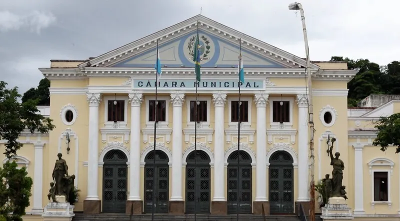 Imagem ilustrativa da imagem Polêmica dos ambulantes nos shoppings de Niterói é debatida na Câmara