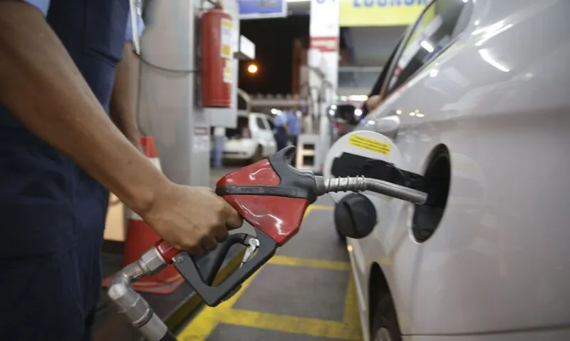 Gasolina subirá em quase todo o Brasil