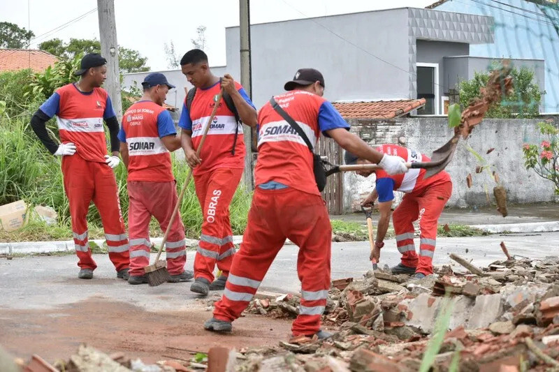 Prefeitura atua em dia de chuva