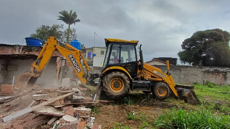 As 16 famílias que ocupavam as construções receberam novas casas no bairro Pindobas