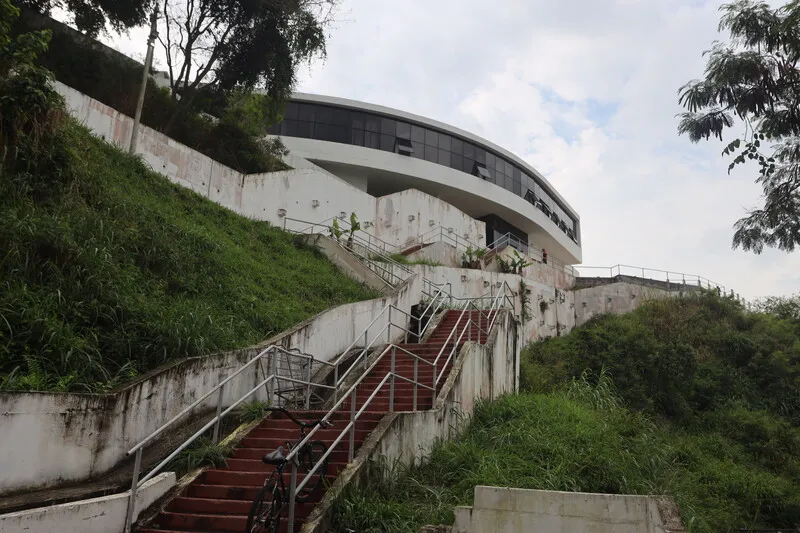 O objetivo é oferecer ensino de teatro gratuito para os moradores da comunidade do Palácio e demais comunidades de Niterói, a partir dos 16 anos