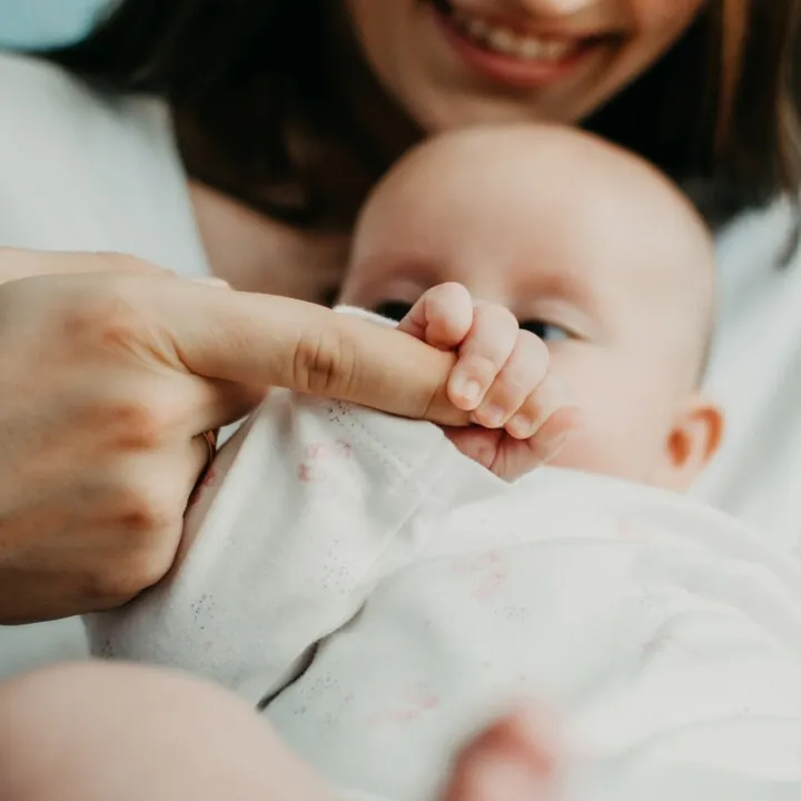 Por conta do protagonismo do bebê que acabou de chegar, a puérpera pode enfrentar algumas situações que mexem com o paradigma materno