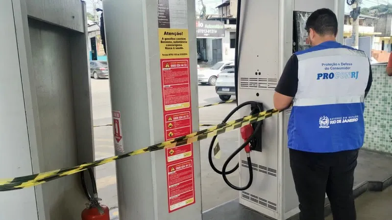 O posto de gasolina estava funcionando irregularmente e já havia sido interditado por venda de gasolina 'batizada' com etanol