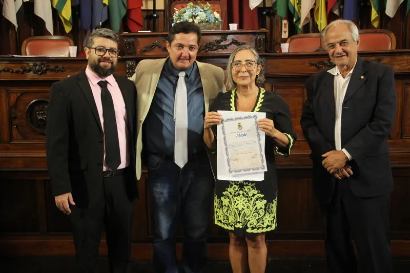 Da esquerda para a direita: Professor Júlio Cesar Rogerio; vereador Adriano Boinha; coordenadora de Jornalismo Kátia Falcão e deputado Josias Quintal