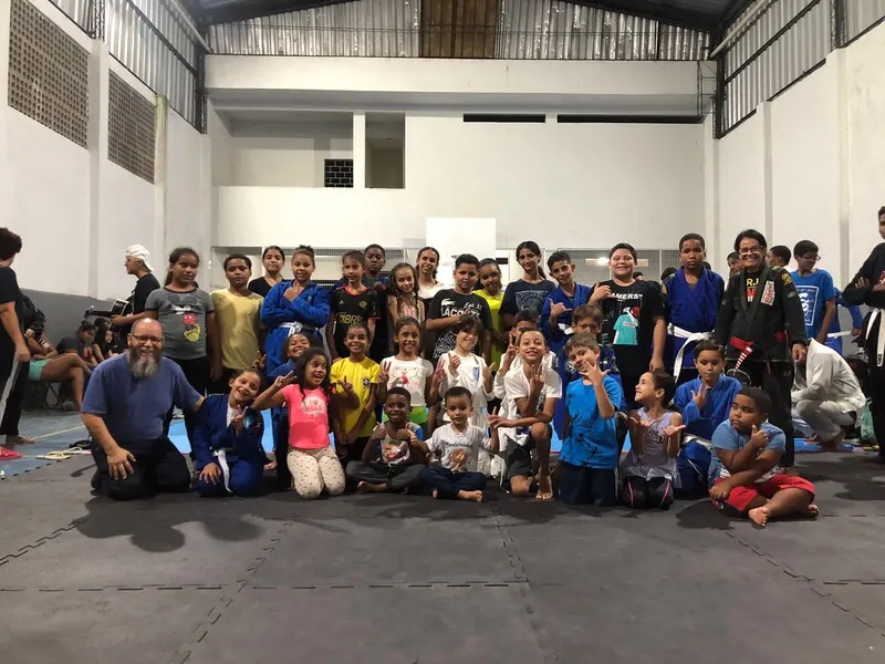 Projeto social Aprisco realiza aulas de jiu-jitsu, futsal e reforço escolar desde fevereiro