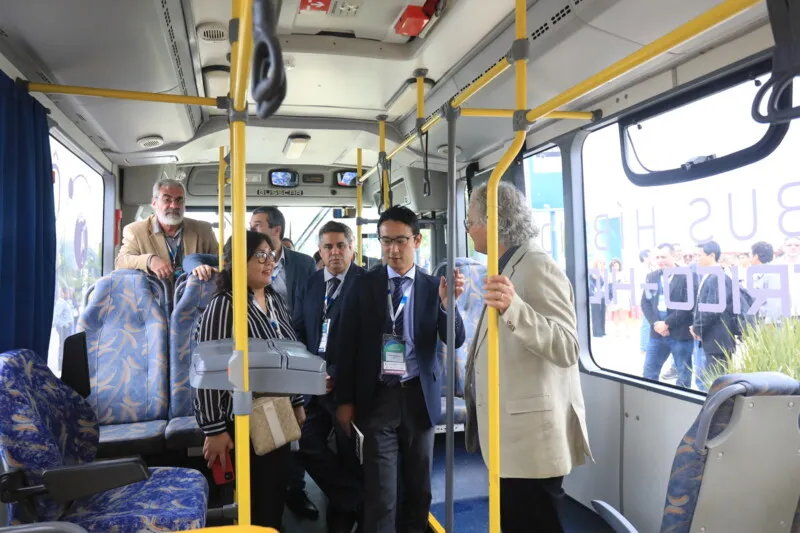 O estudo da tecnologia do ônibus movido a hidrogênio faz parte dos planos do município para descarbonizar totalmente a frota de coletivos da cidade até 2038